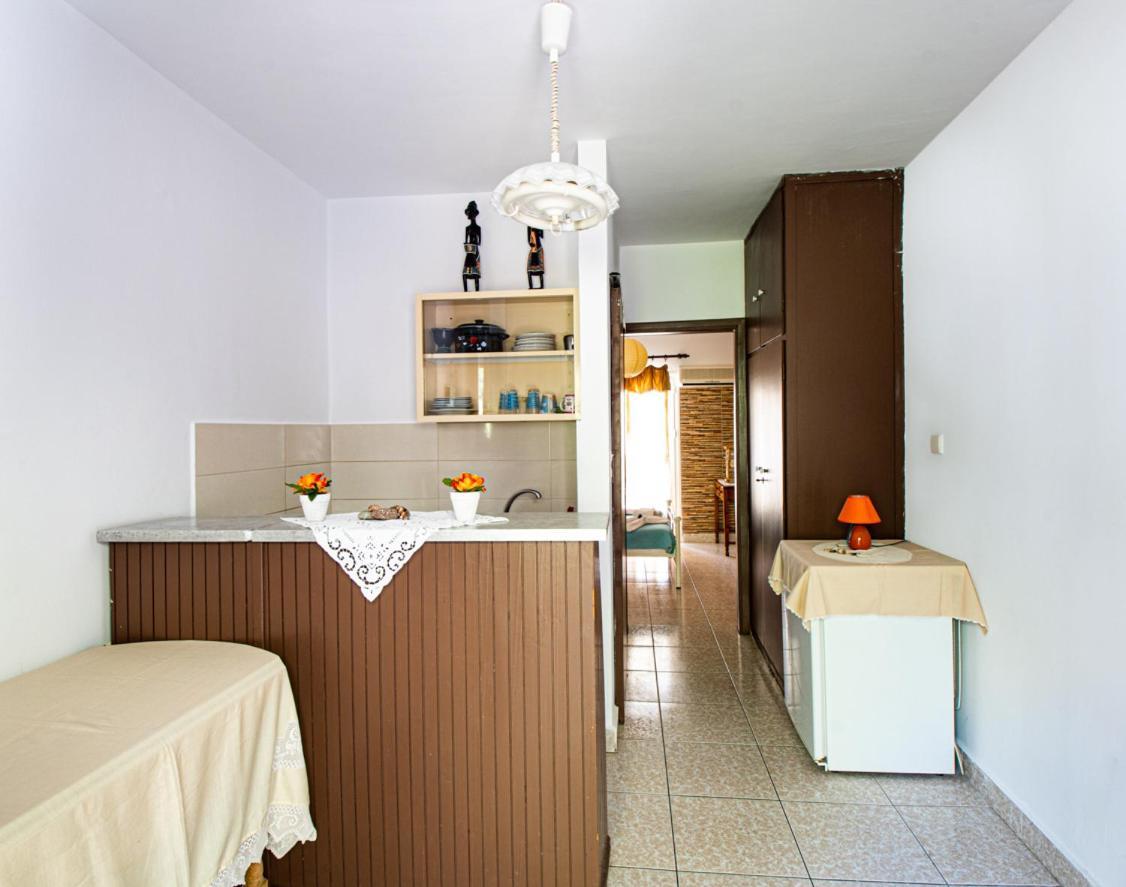 Lions Apartments Poros Town エクステリア 写真