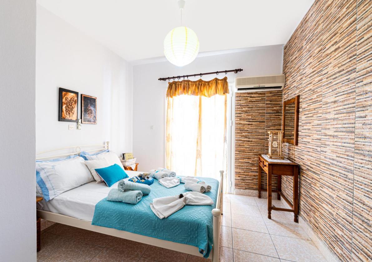 Lions Apartments Poros Town エクステリア 写真