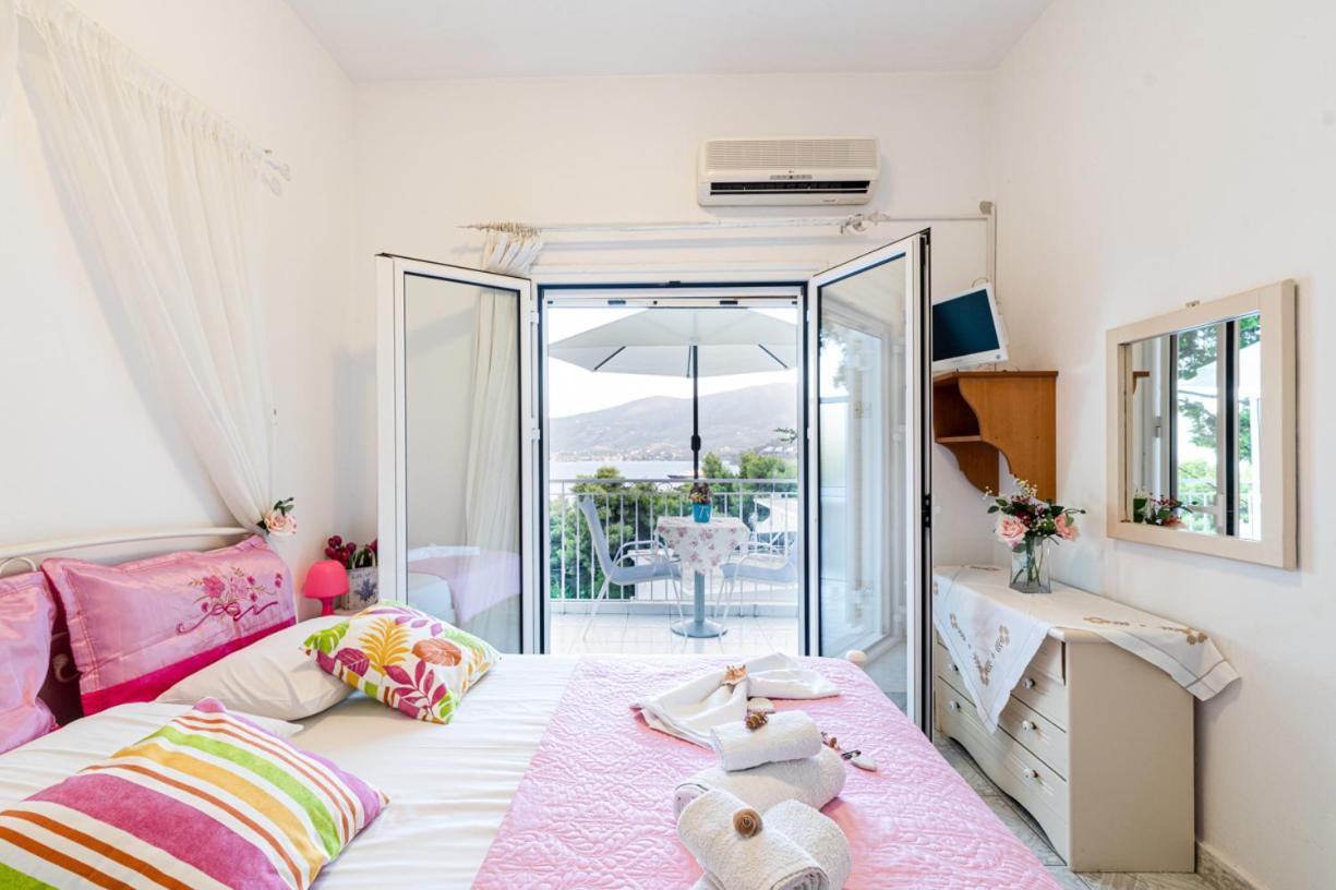 Lions Apartments Poros Town エクステリア 写真