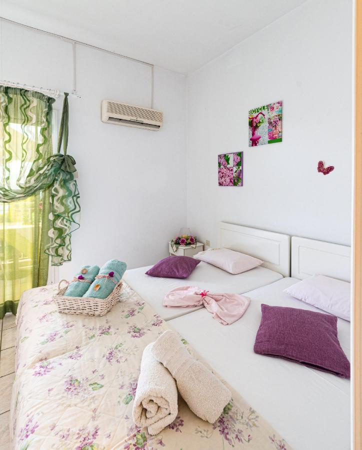 Lions Apartments Poros Town エクステリア 写真