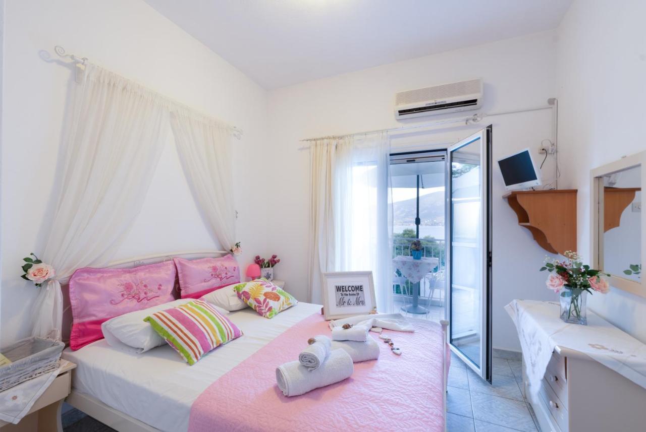Lions Apartments Poros Town エクステリア 写真