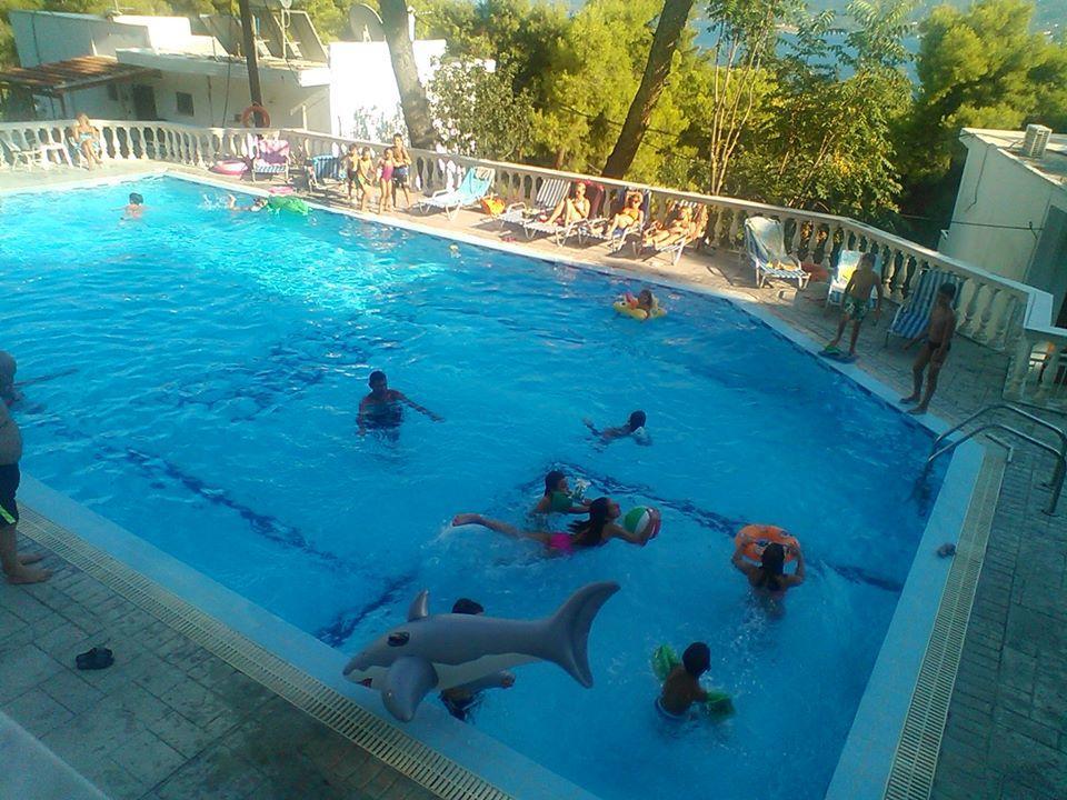Lions Apartments Poros Town エクステリア 写真
